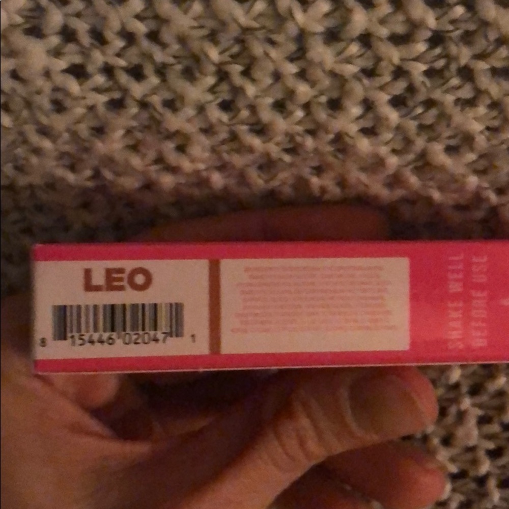 JS Leo lip velour.
